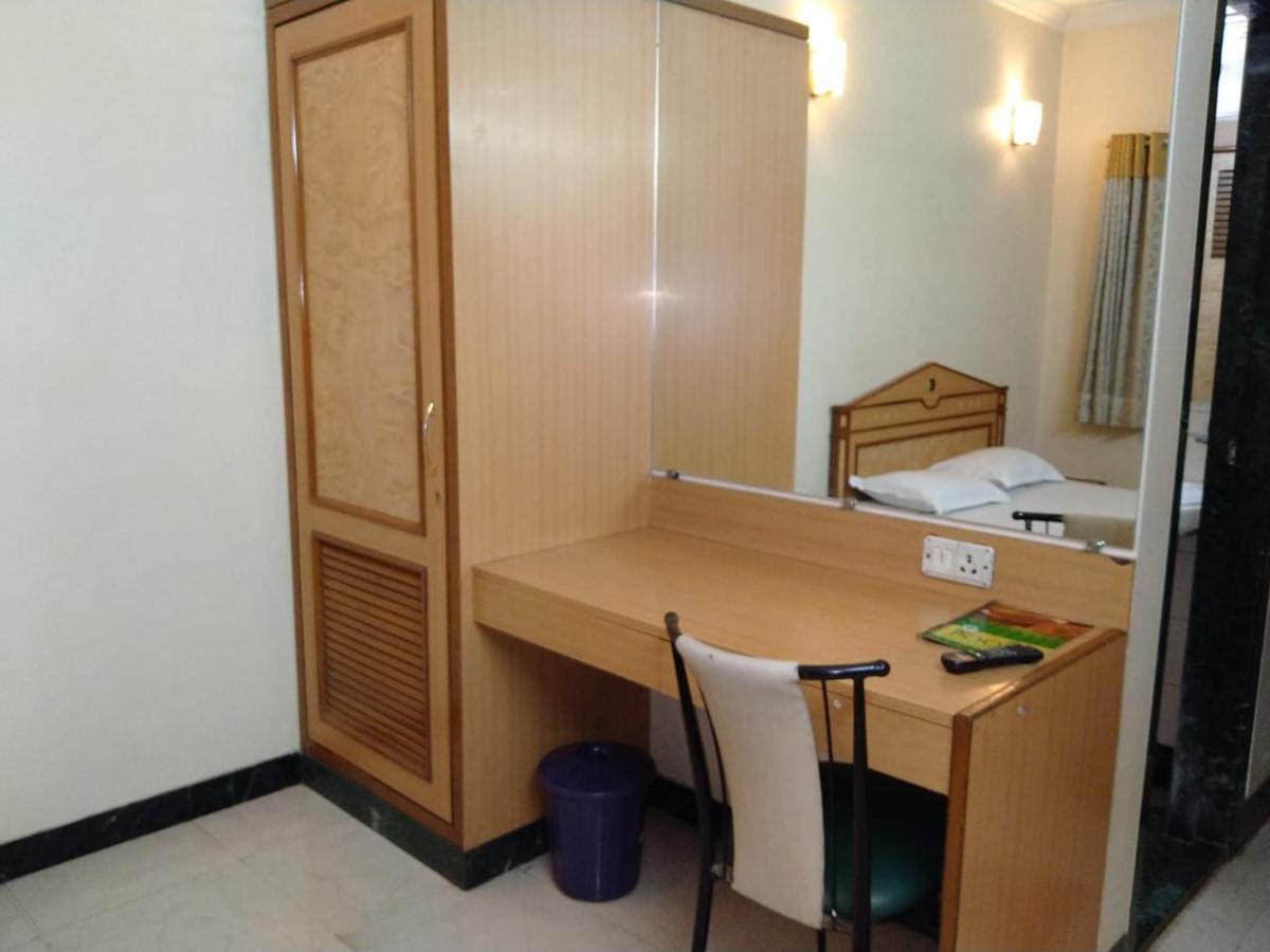 Hotel Pooja International Nashik Exterior foto
